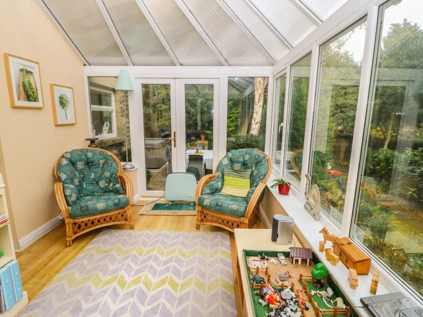 Lyndhurst, Brighouse