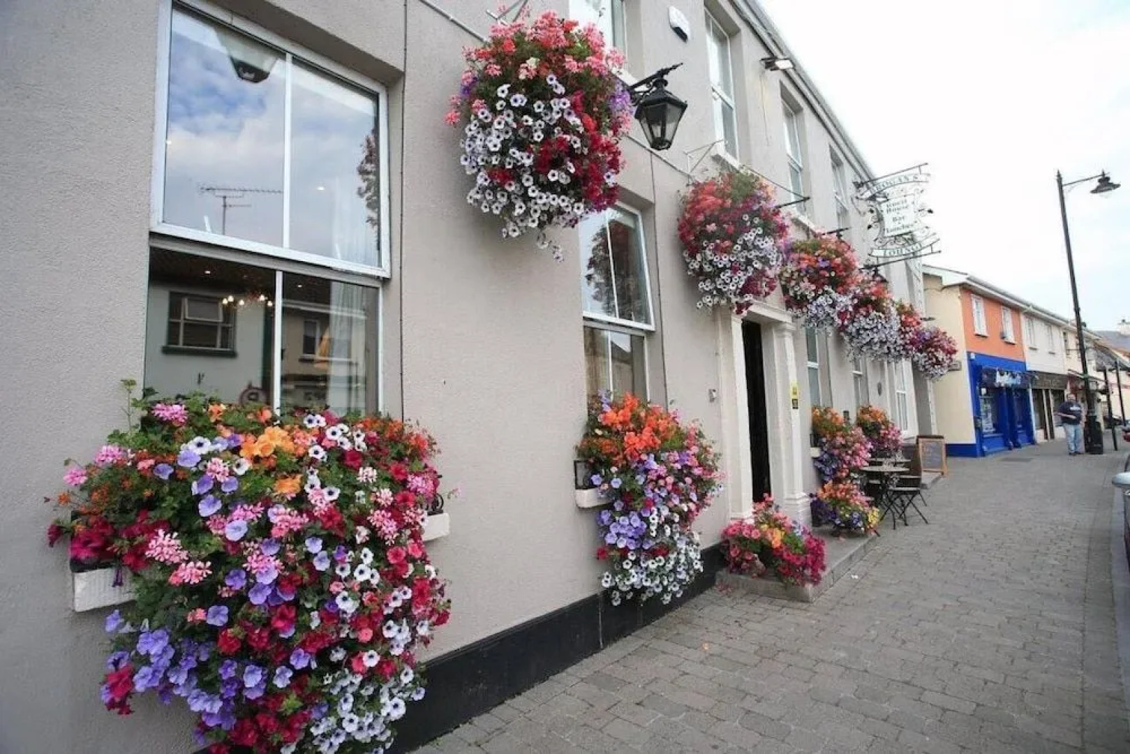 Brogans Bar & Guesthouse