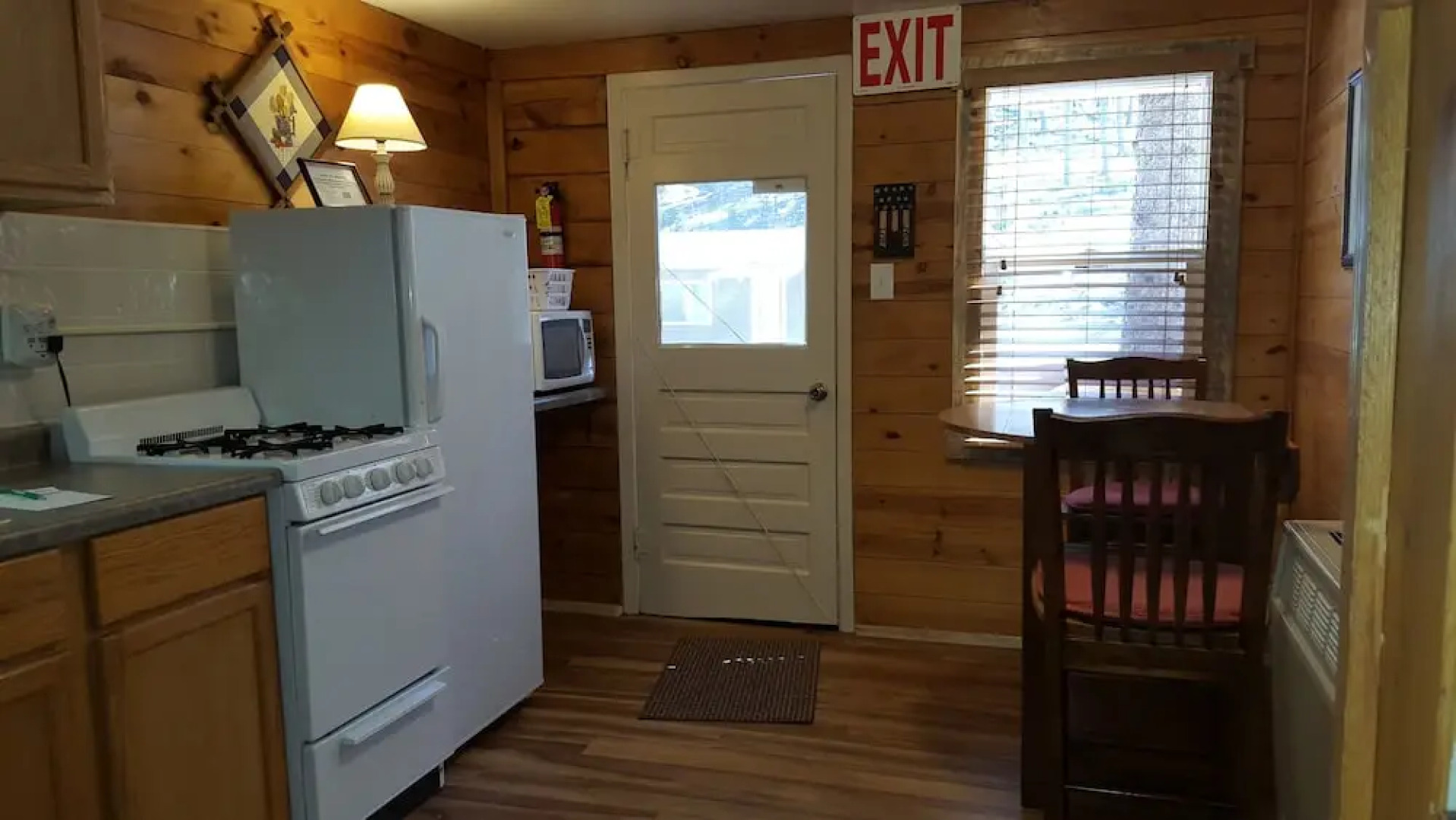 Trails End Cabins & Motel