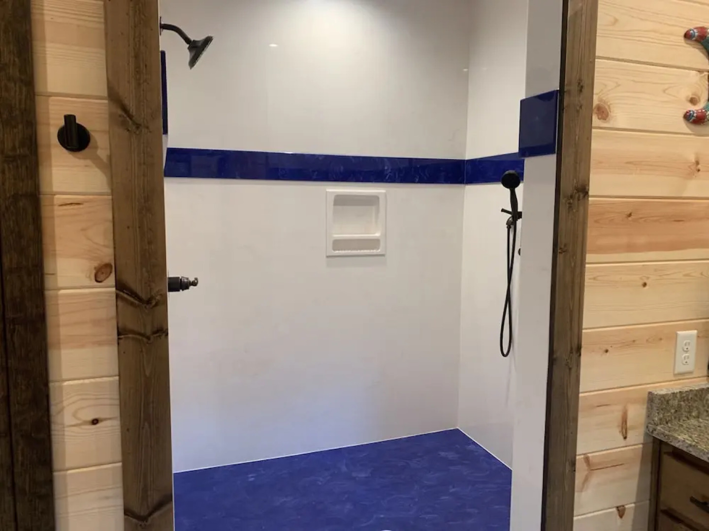 Standing Bear Studio Cabin With Hot Tub on the Deck by Redawning