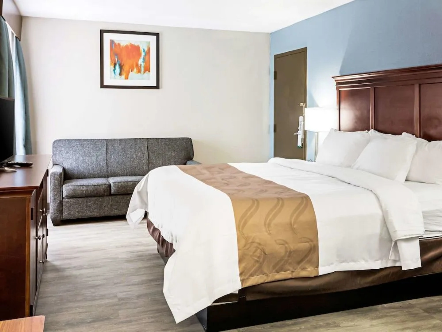 Farragut Inn & Suites