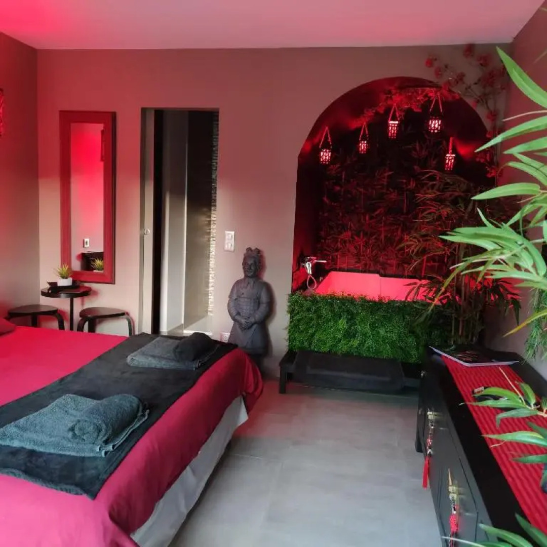 SAKURA Chambre jacuzzi charme romantique terrasse privée 300m plage et restaurants La Croix Valmer - Golfe Saint Tropez