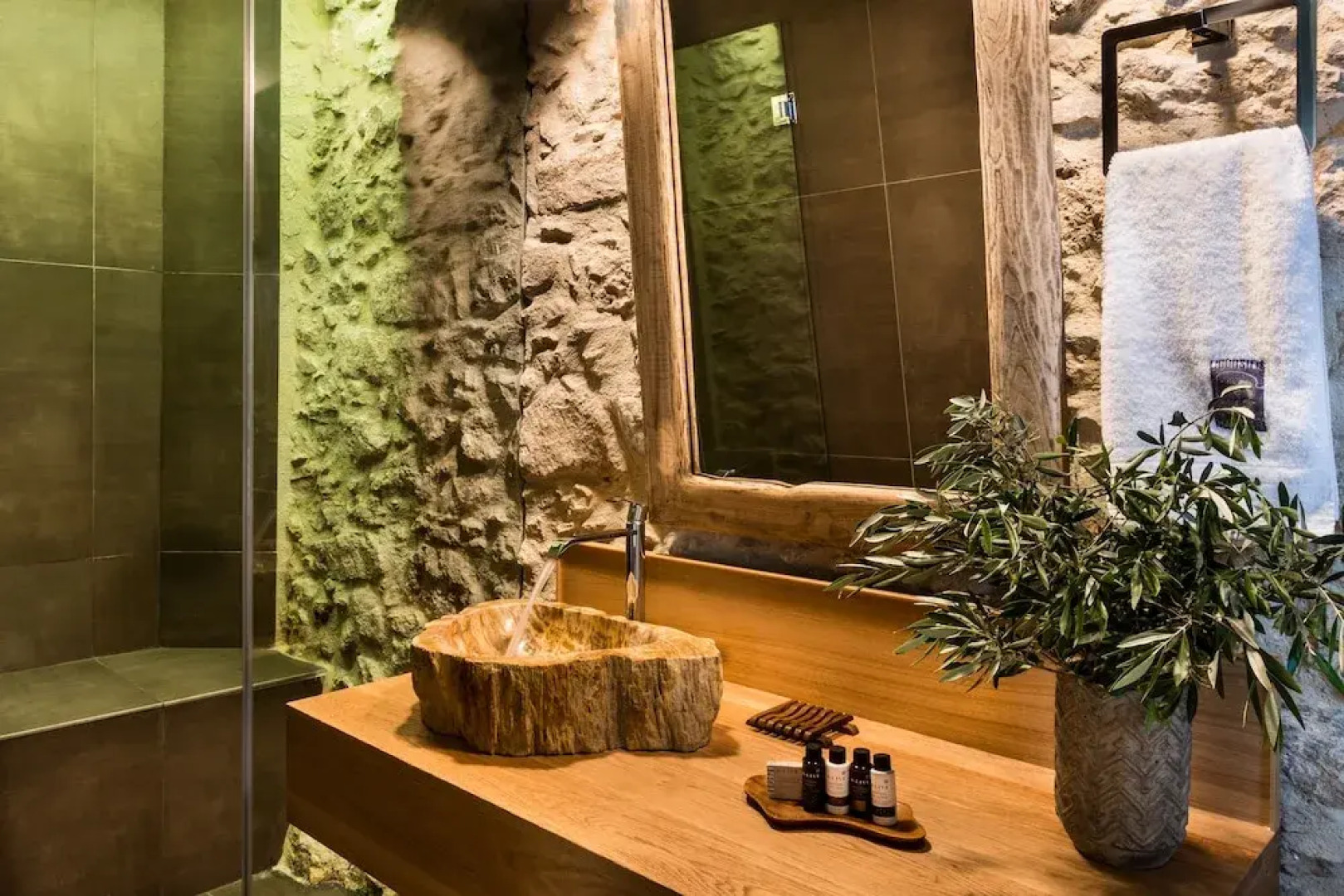 Elevated Peaceful Villa With Private Heated Pool Jacuzzi and Panoramic Views