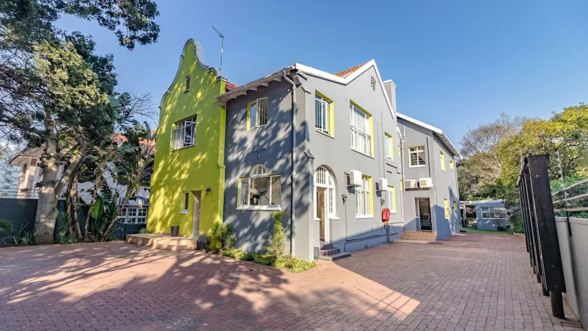 Silver Oaks Boutique Hotel