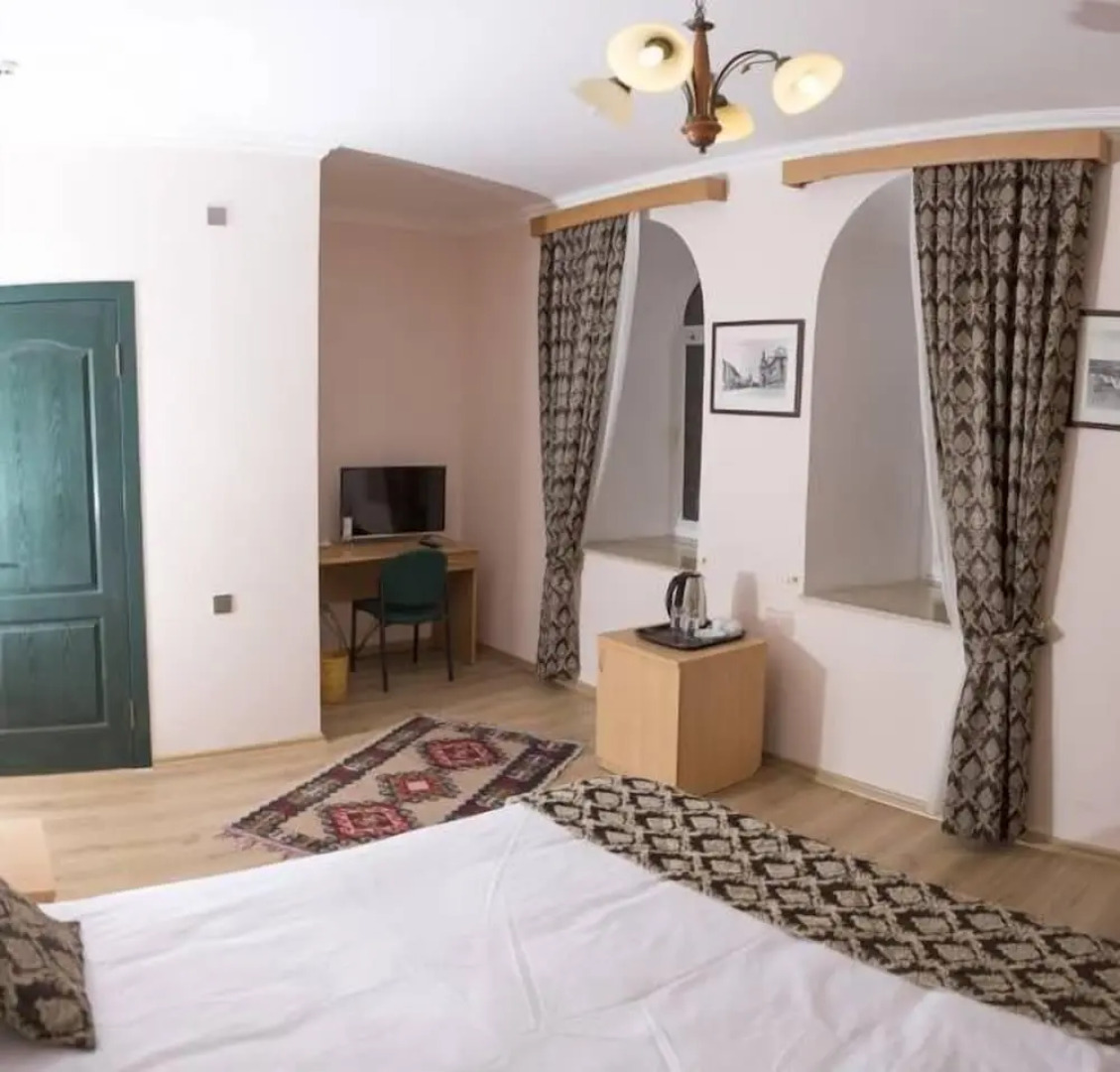 Отель City Walls