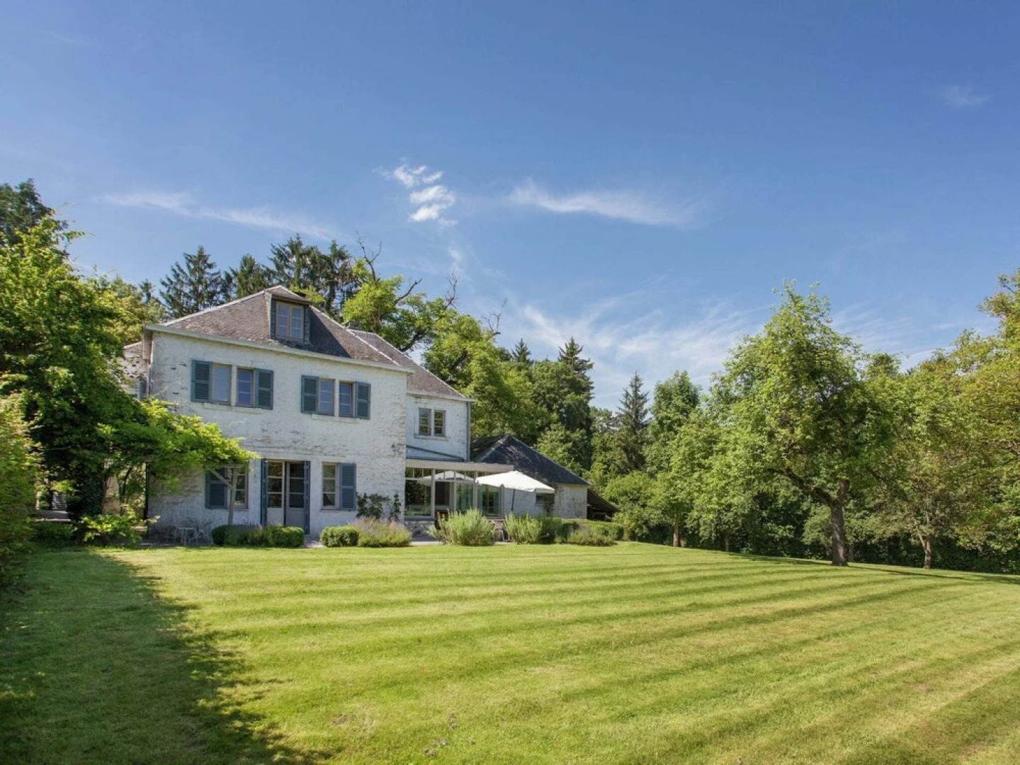 With Billiards, Table Tennis and Collection of Modern art in a Rural Setting