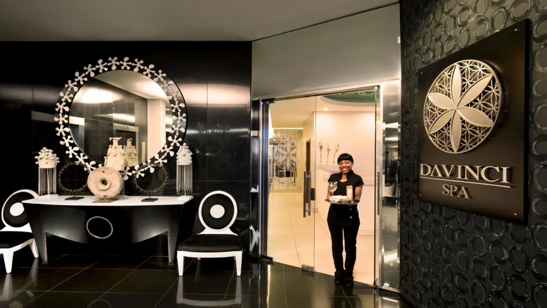 Davinci Hotel And Suites On Nelson Mandela Square