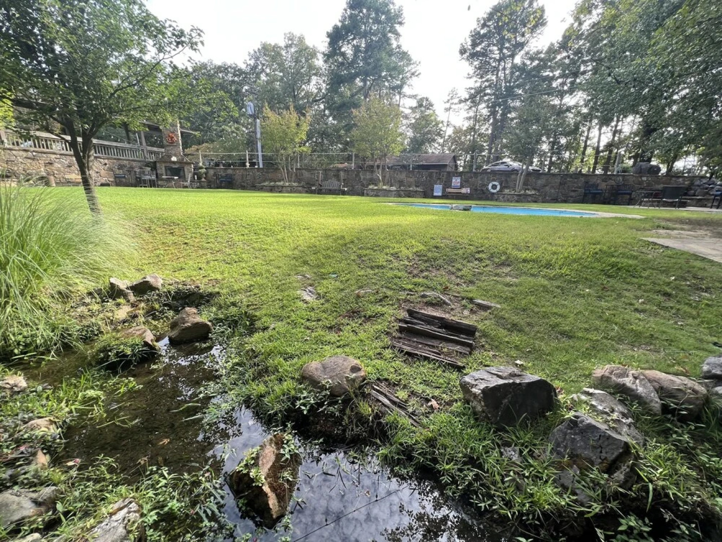 Poolside Queen Cabana with two queen beds, full kitchen and pool access overlooking Lake Ouachita. by RedAwning