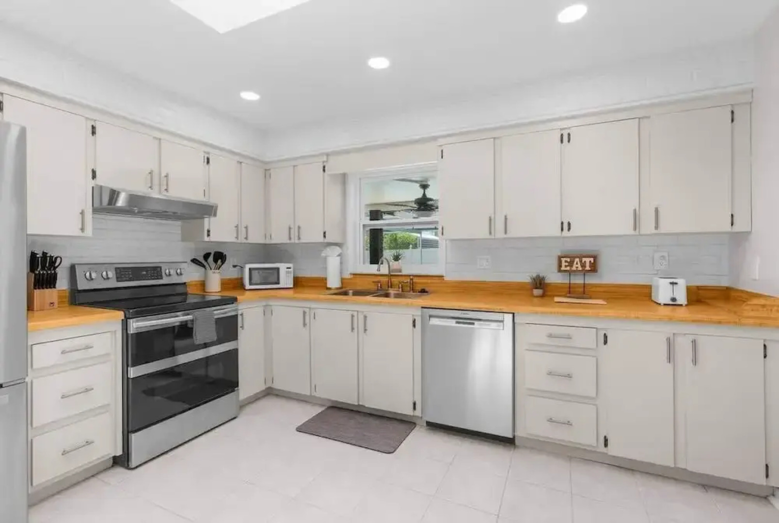 Brooksville Oasis! 3 Bedroom, Heated Pool Home