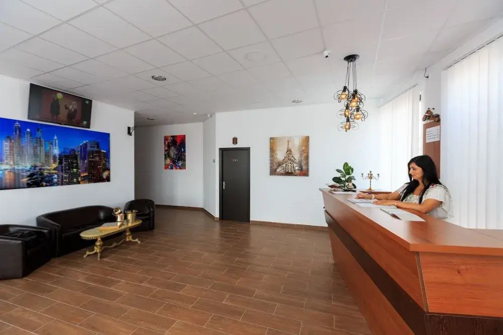 Corner Center Rental