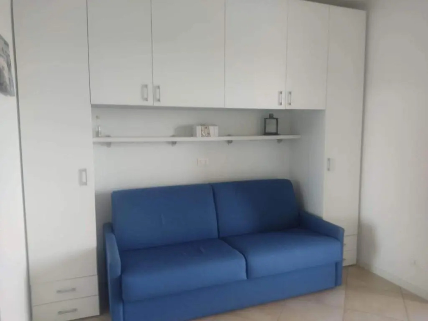 Signora Ruth - Aprilia Residence