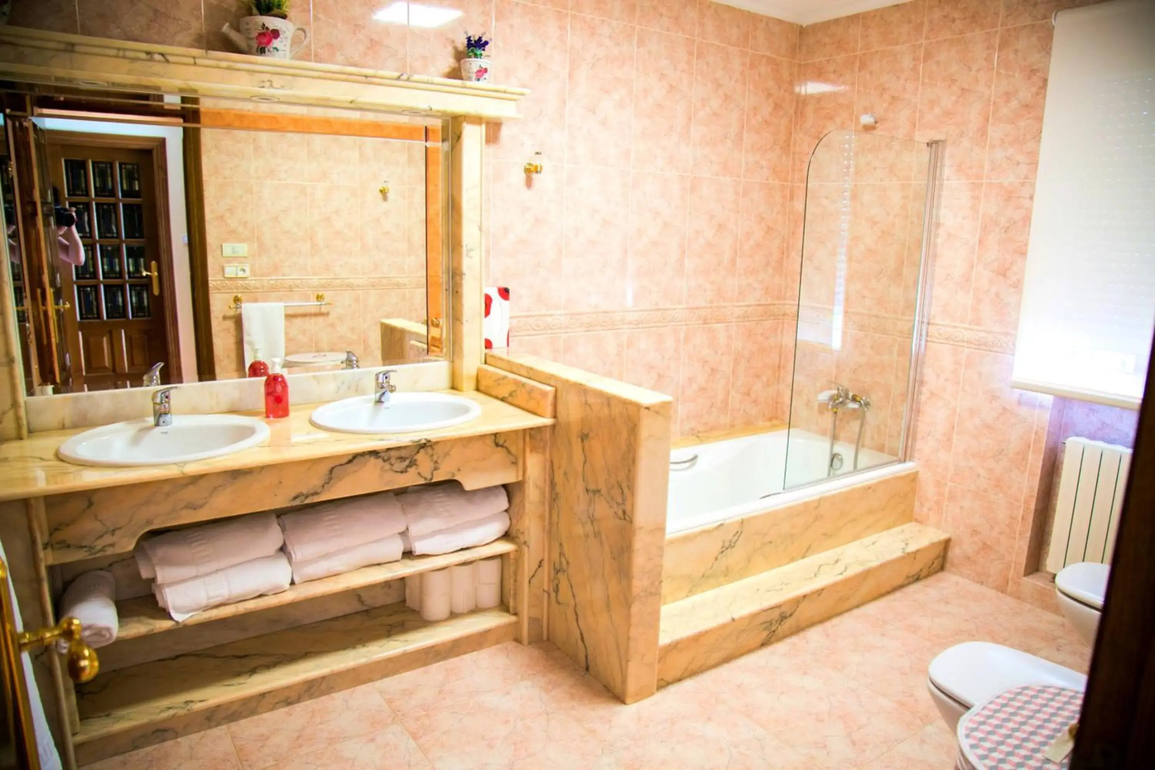 4 bedrooms house with private pool jacuzzi and enclosed garden at Cuntis