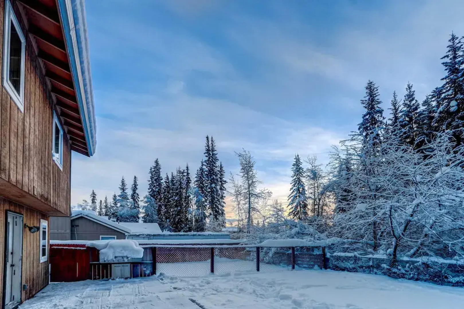 'northern Bliss' Modern Mtn-view Home in Fairbanks