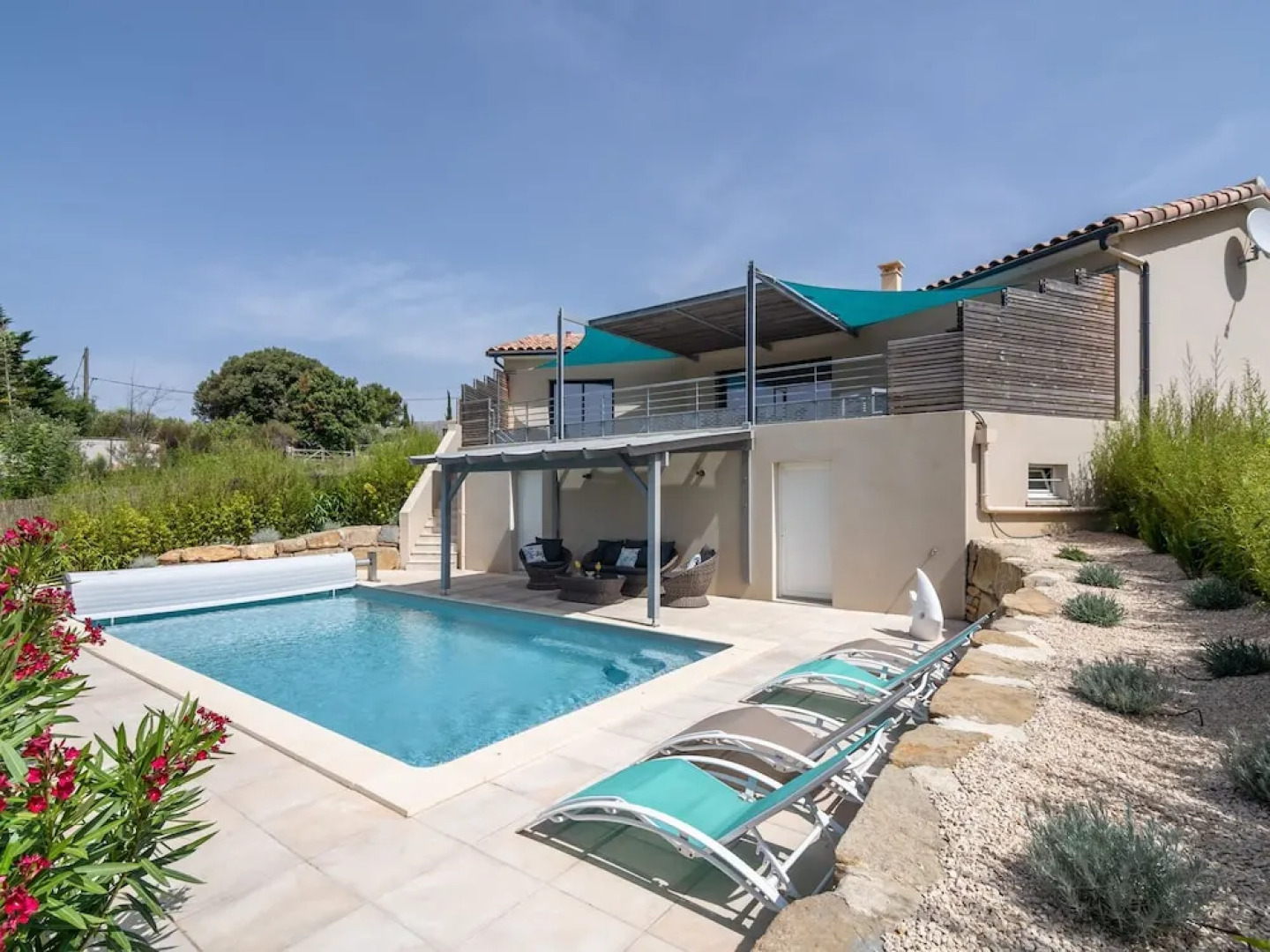 Luxurious Villa Near River in Cesseras
