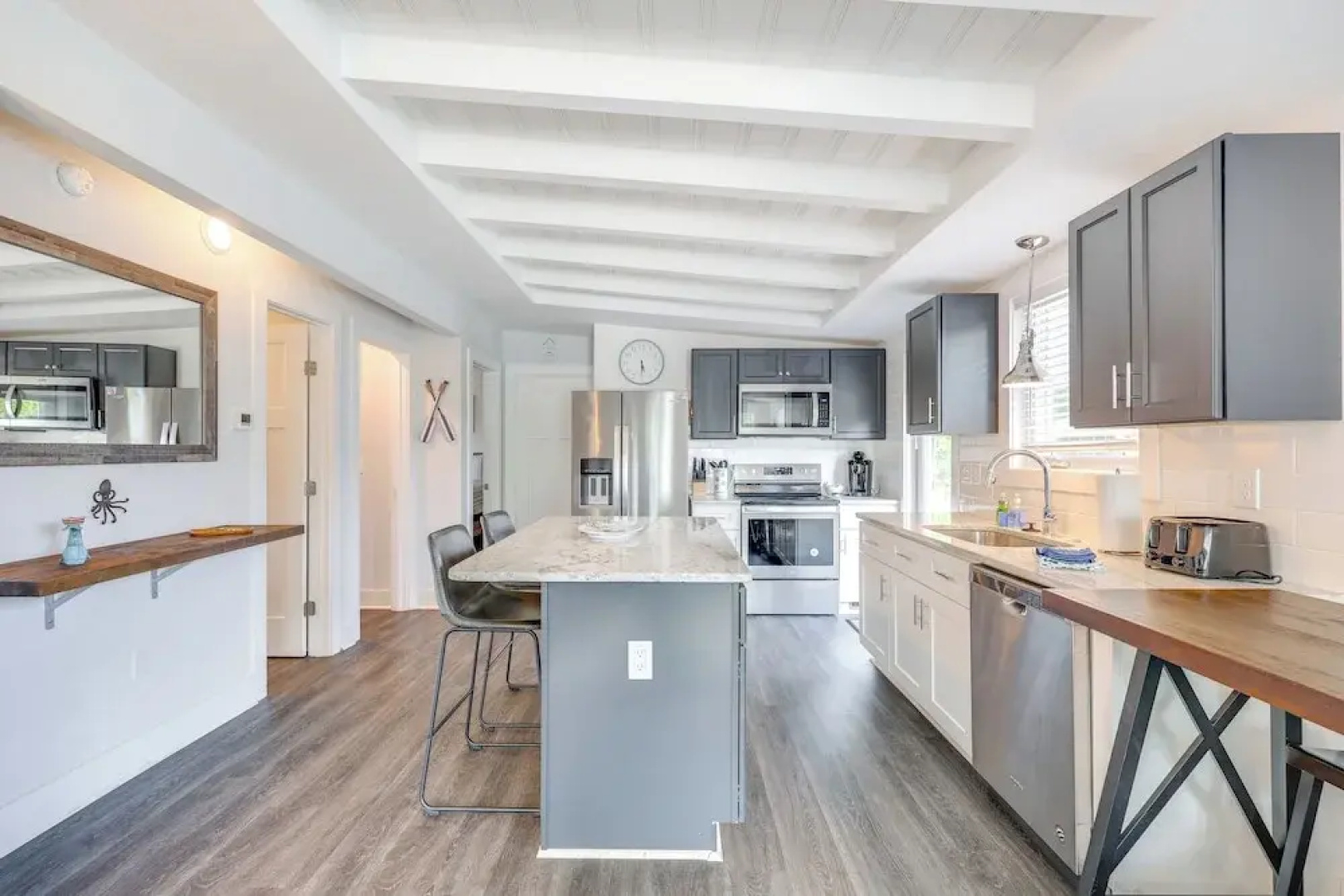 Modern Oak Island Escape: 1 Mile to Long Beach!