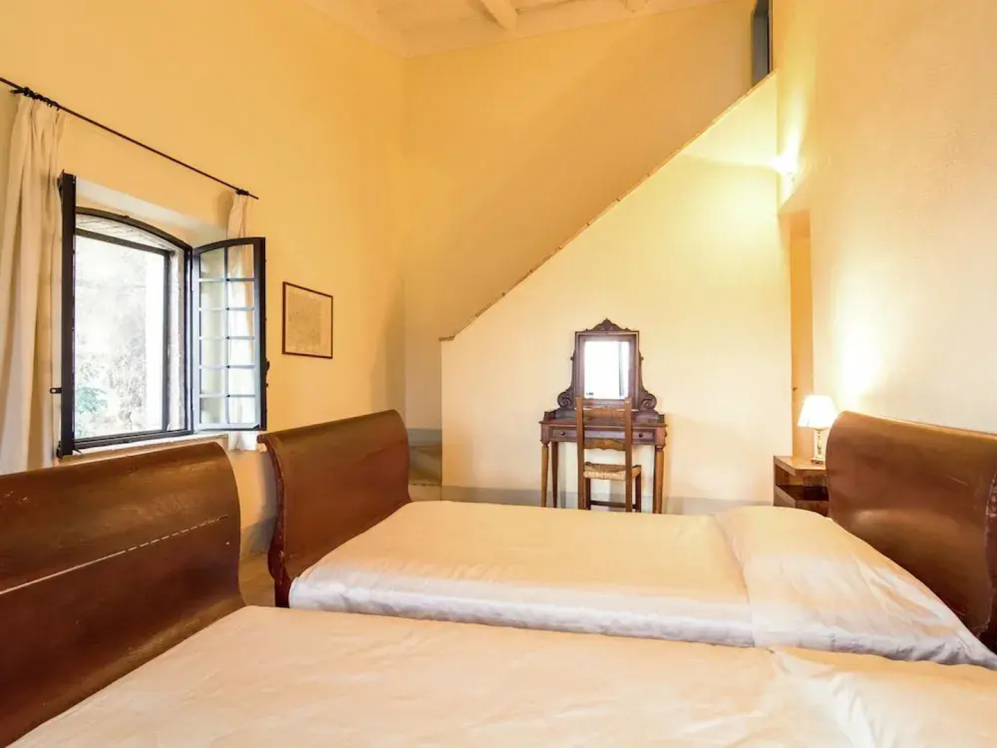 Villa in Rome With Pool & Garden