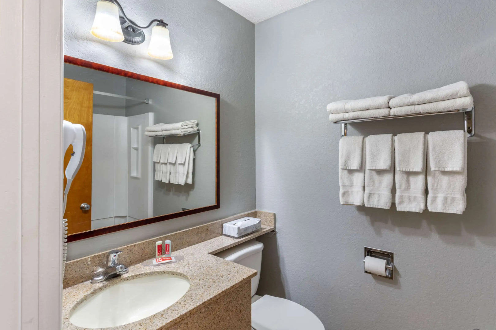 Econo Lodge Inn & Suites Old Saybrook Westbrook