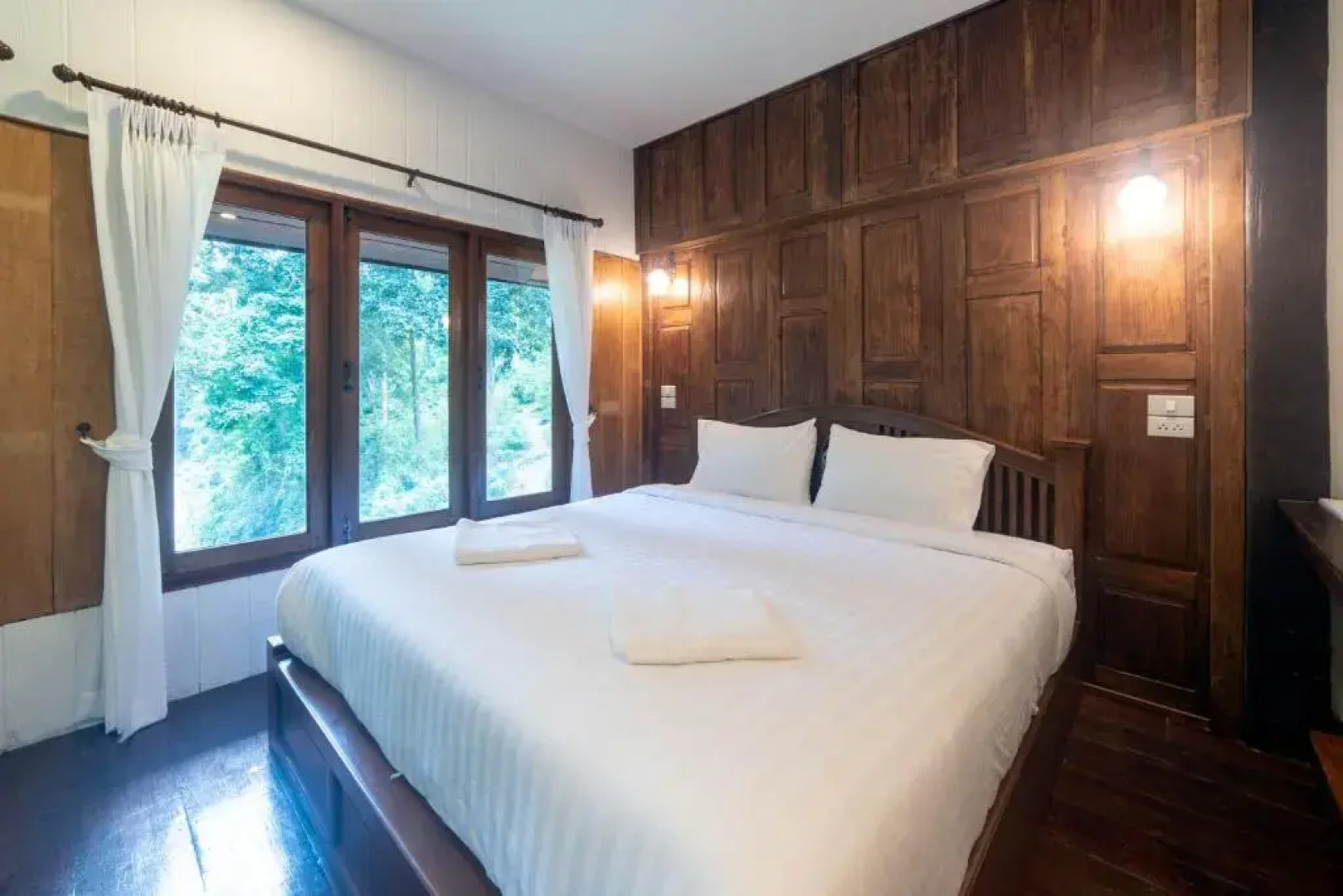 Tawan Riverside - Elephant Resort