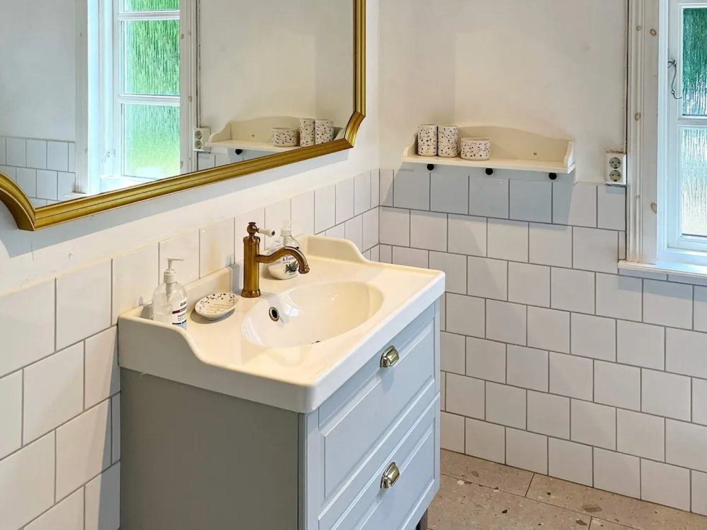 Secluded Greenery Retreat-by Traum