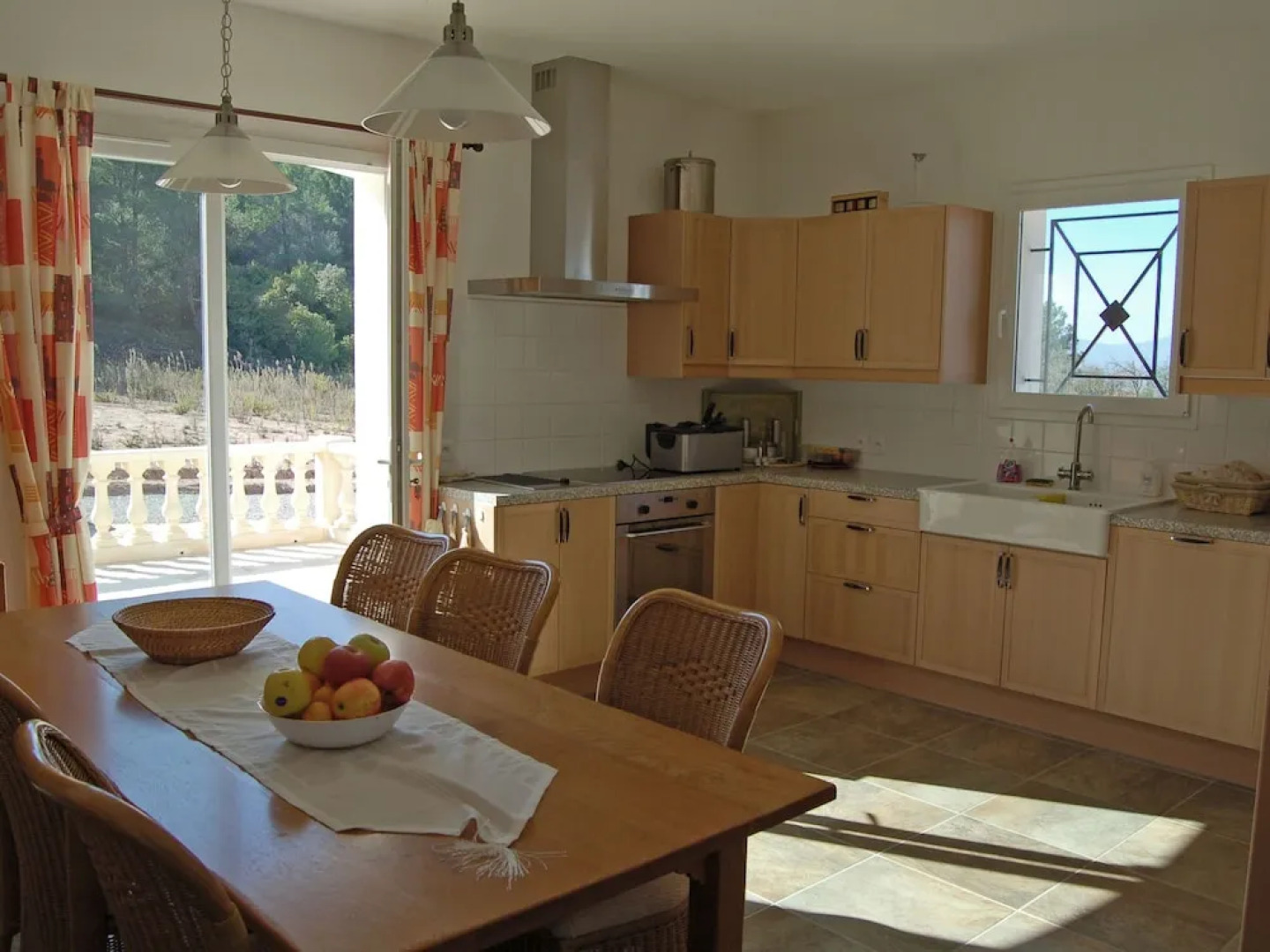 Cosy Villa in Montbrun-des-corbieres With Jacuzzi