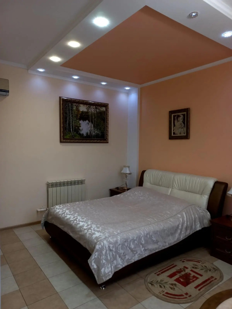 Анна и Король на Мирном переулке