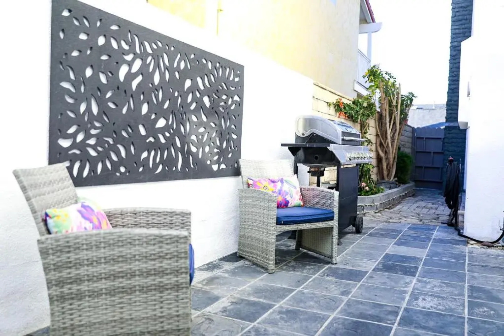 Lovely Beach Home - 2 min walk to the beach - Game Room - Channel Islands!