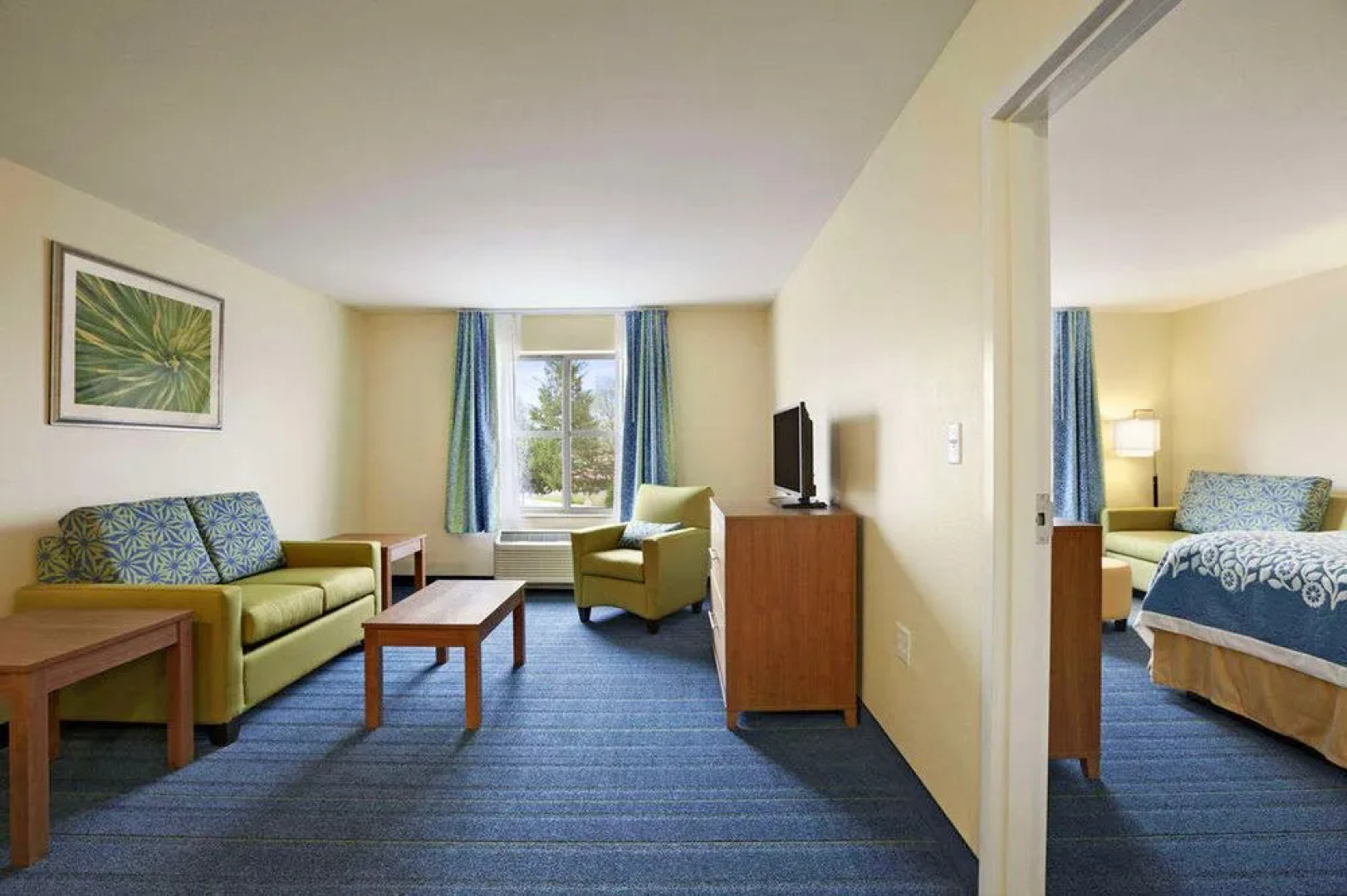 Days Inn & Suites By Wyndham Altoona