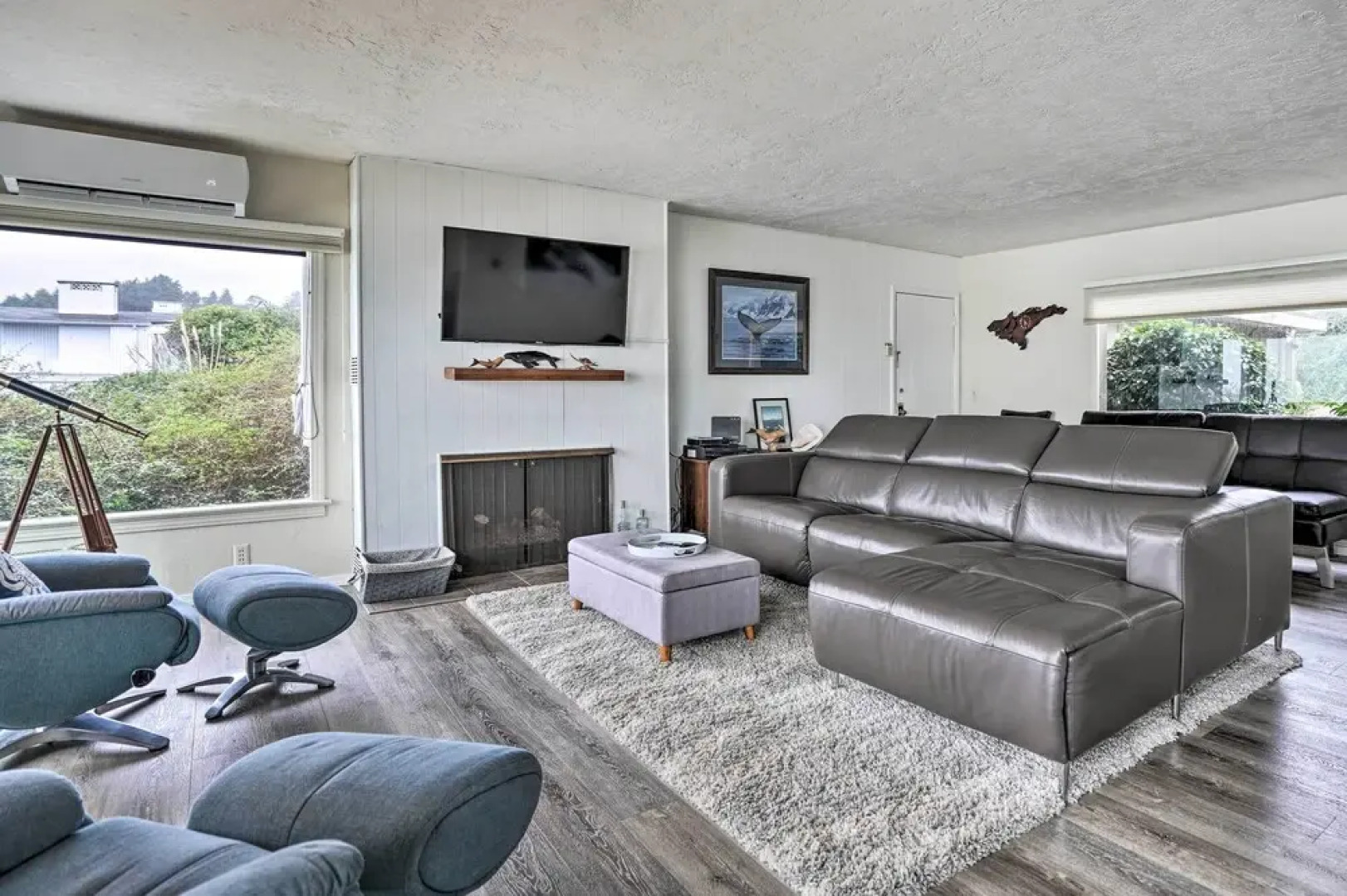 Serenity By The Sea - Chic Oceanfront Home w/ Deck