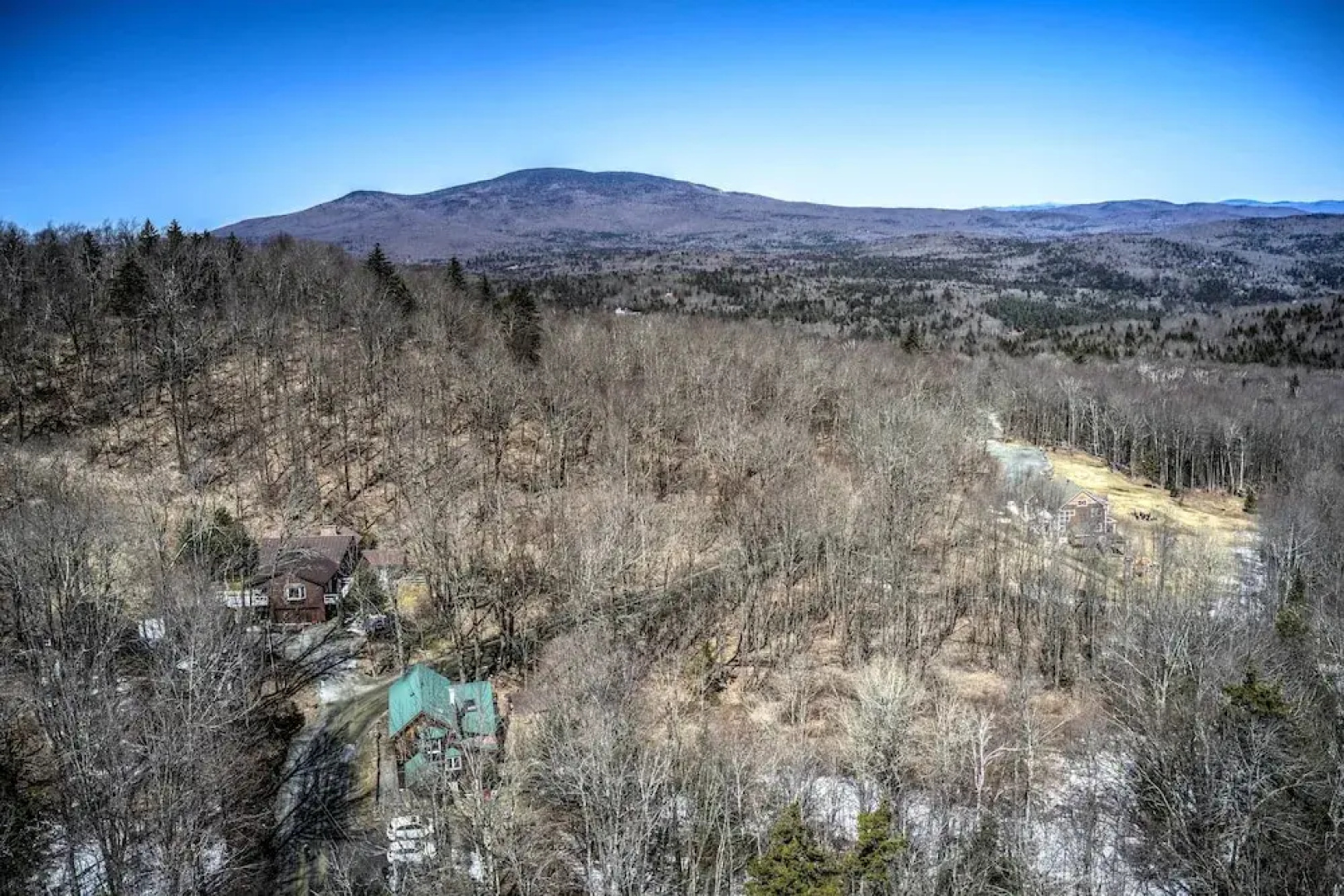 Storybook Stratton House: 3 Mi to Mount Snow!