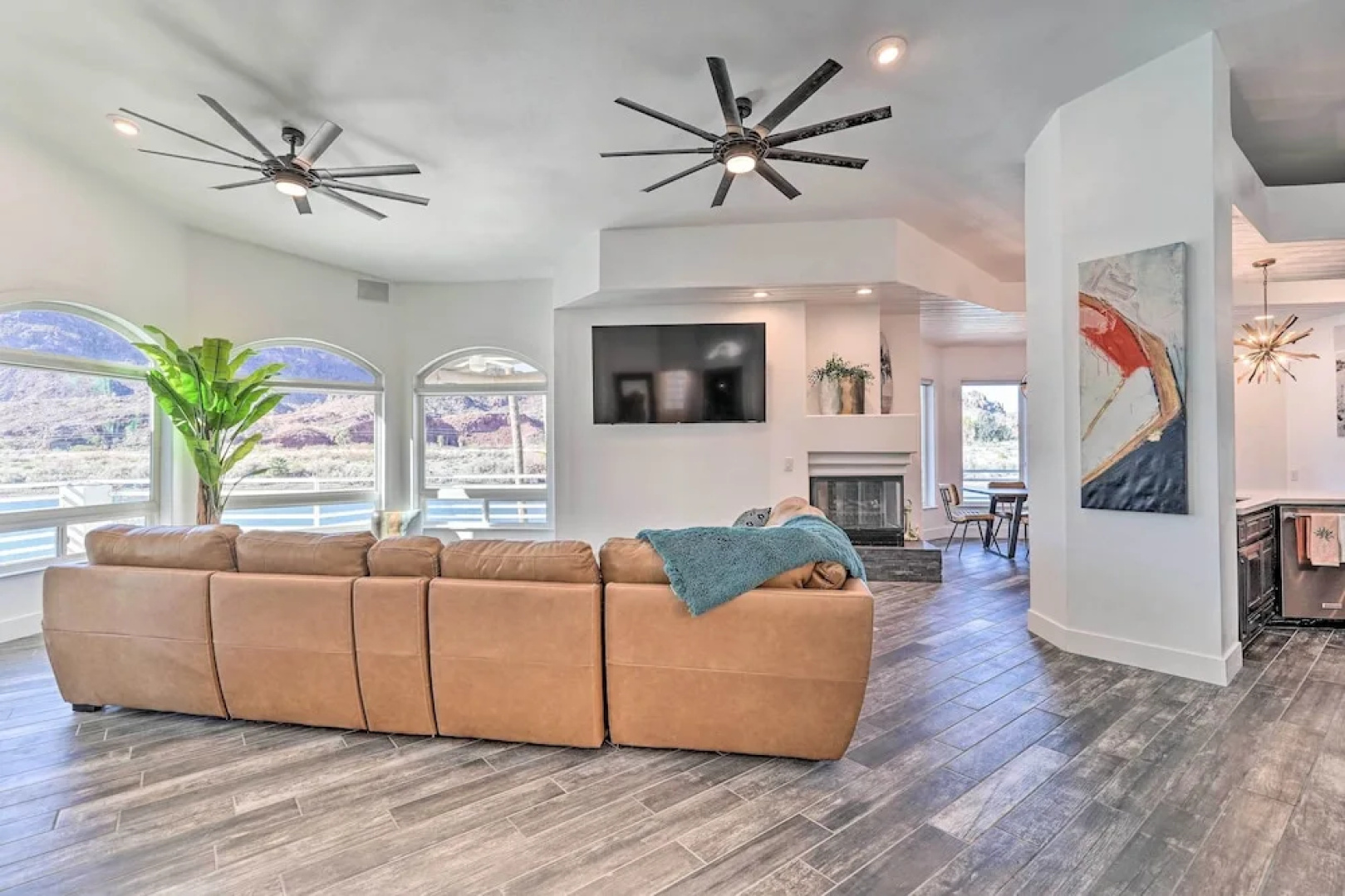 Spacious Parker House on the Colorado River!