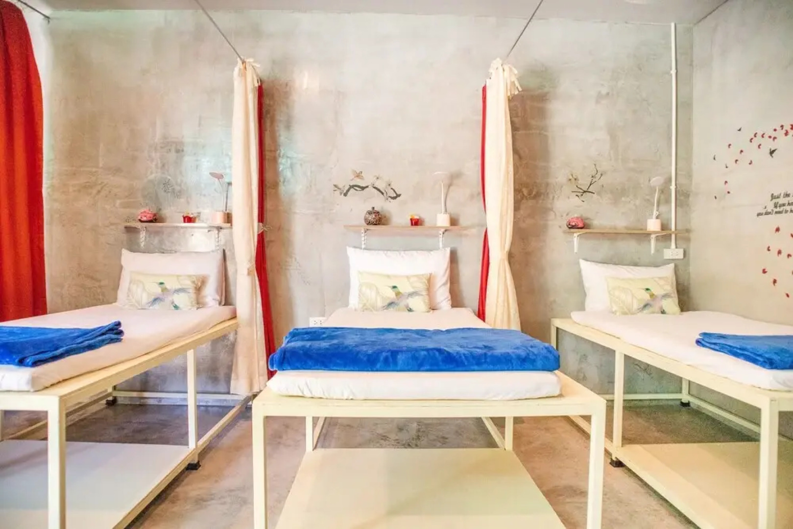 OYO 617 Tira Hostel chalong Phuket