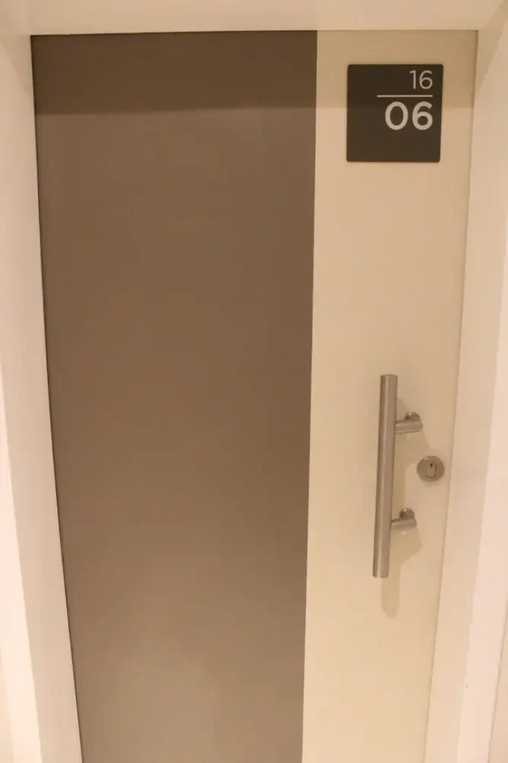 Pat Luxurious Studio