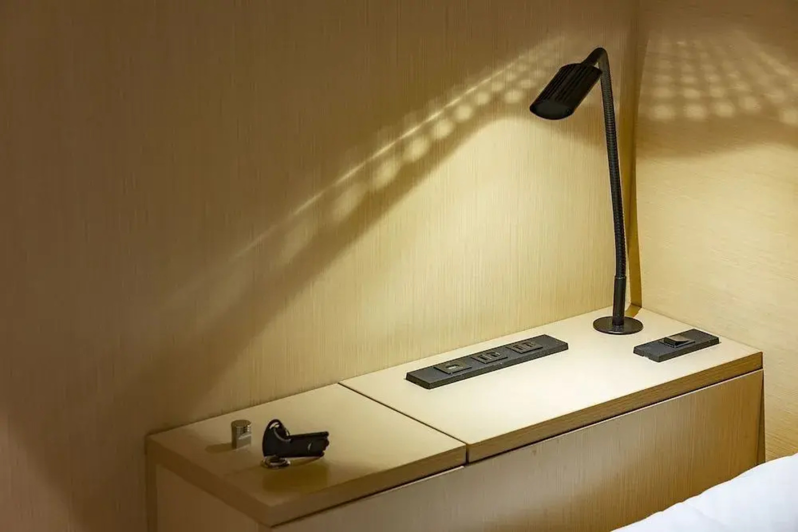 plat hostel keikyu kamakura wave