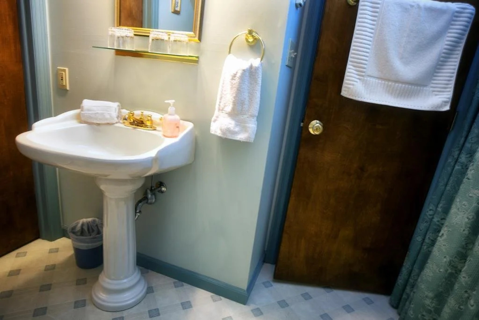 Candlelight Inn Bed & Breakfast