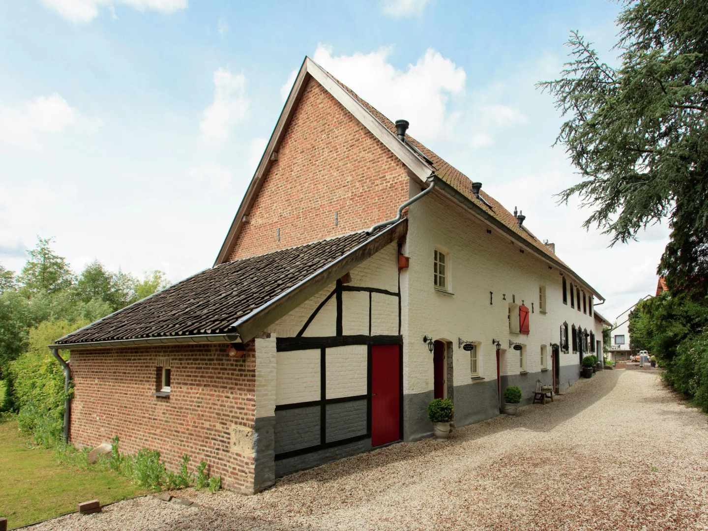 Cosy holiday homes in Slenaken, South Limburg with views on the Gulp valley.
