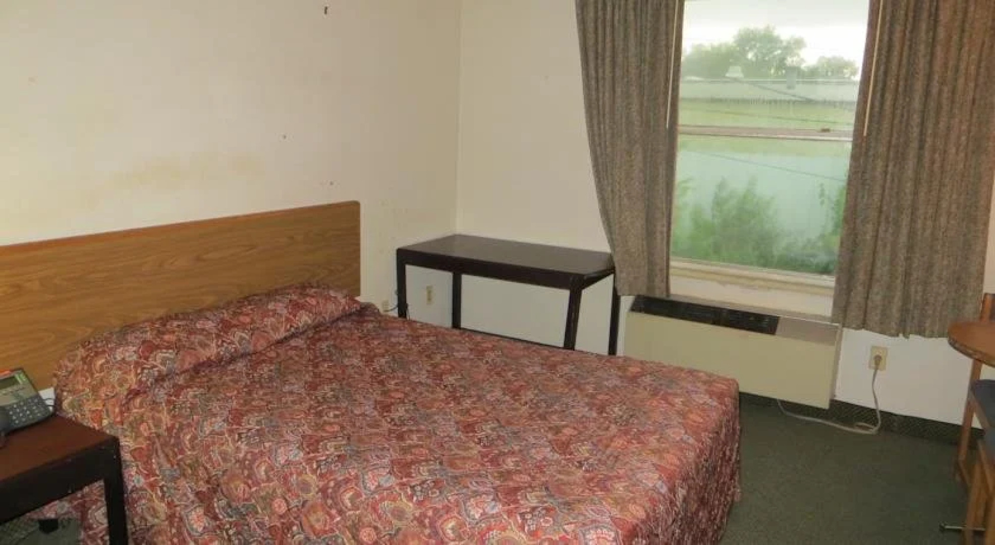 Hollywood Inn & Suites