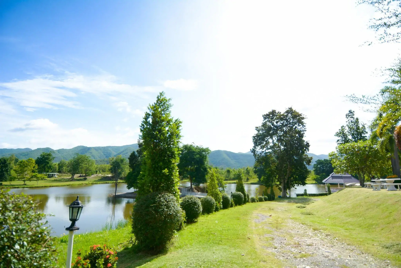 Tanaosri & Creekside Resort