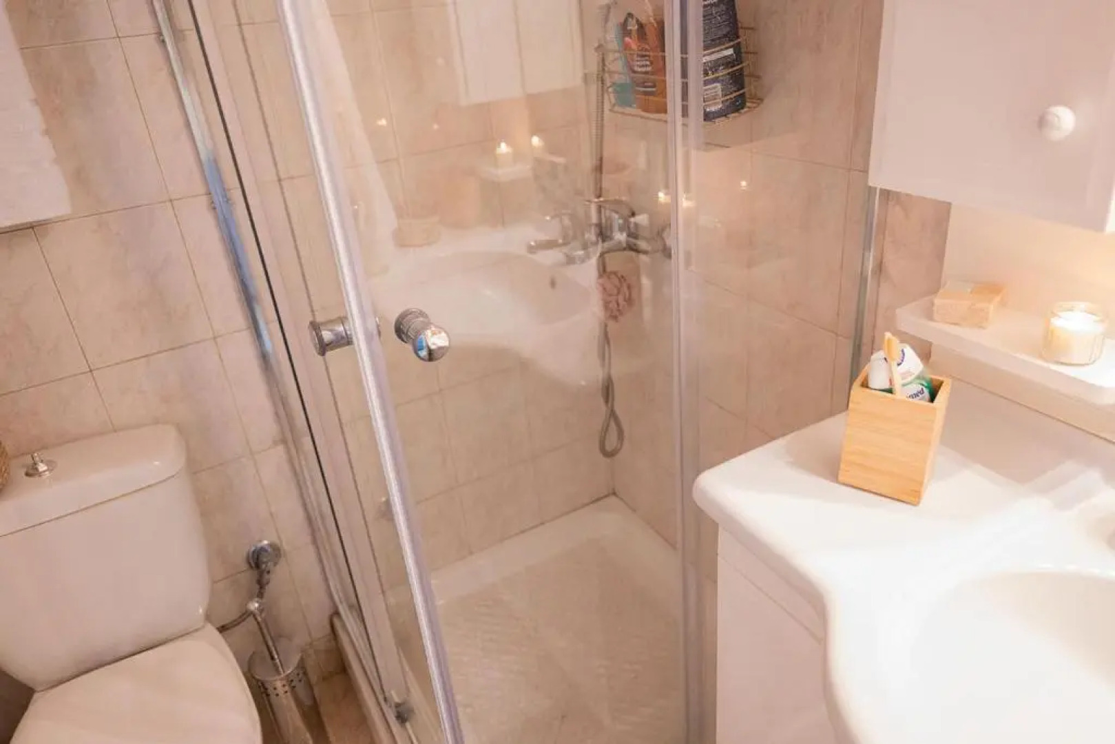 Lovely 1-bdrm condo, balconies 5 min walk to beach