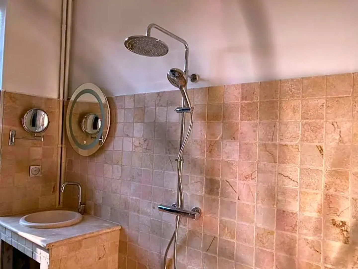 Suite Royale- 2 Double Rooms - SPA- JACUZZI -SAUNA- POOL VIEW - Heated POOL -800m City Centre