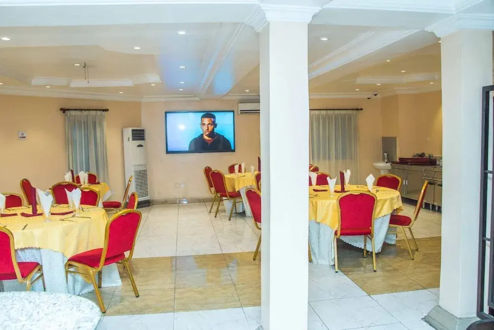 Royal Crest Hotel & Suites