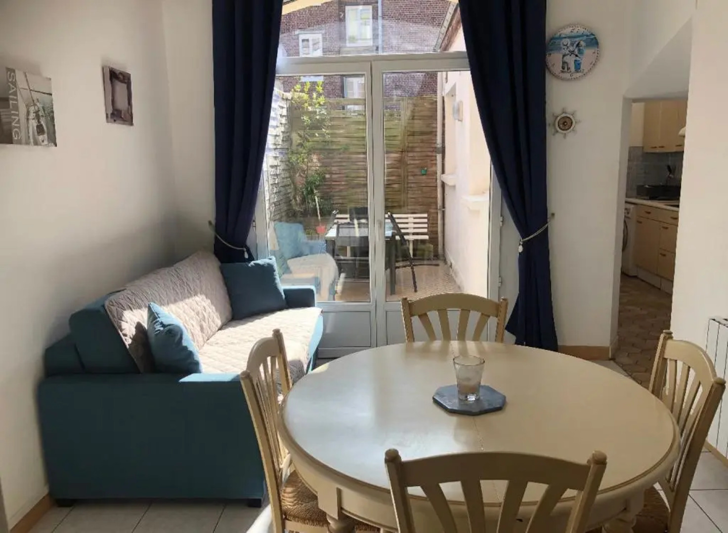 Appartement avec cour à 50m de la plage