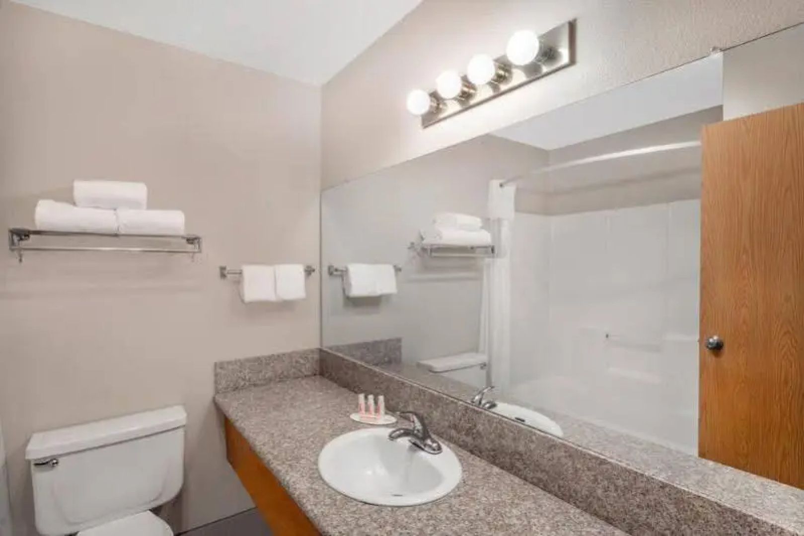Travelodge by Wyndham Lake Havasu