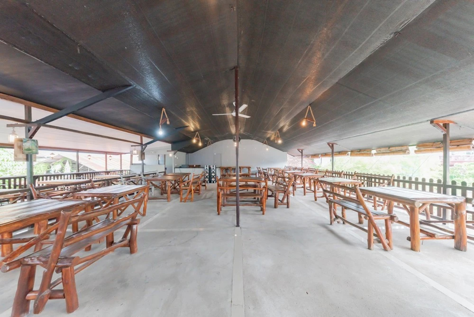 Urbanview Hotel Tropical Ketapang by RedDoorz