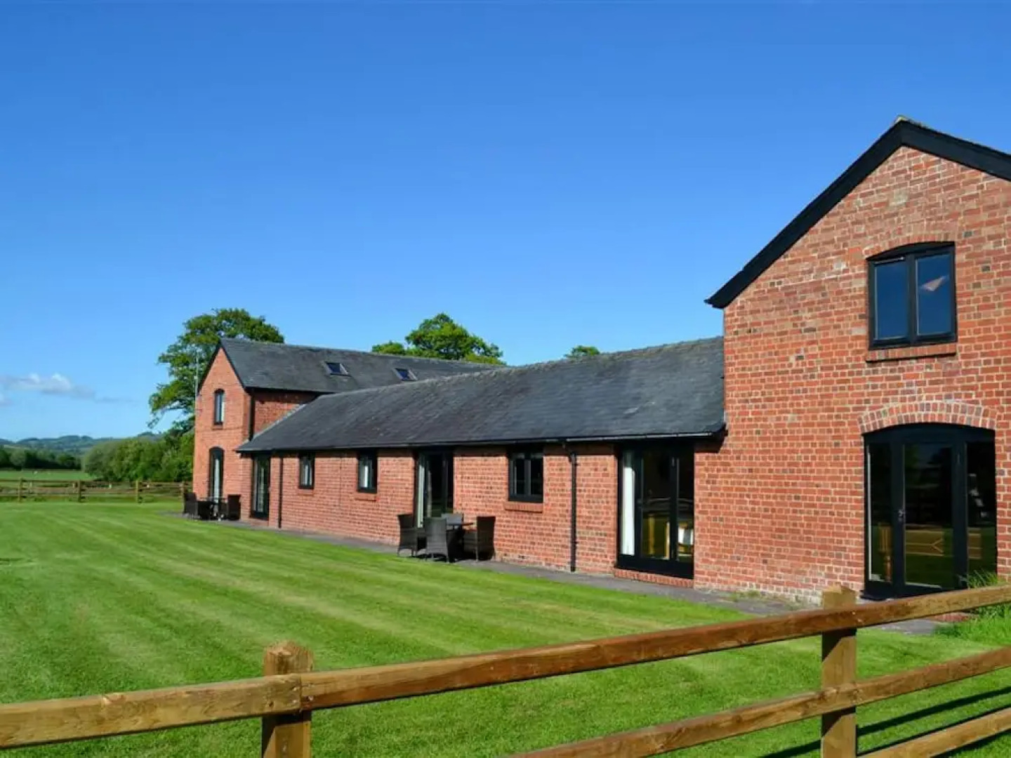 Quaint Holiday Home in South Wales With Sunny Gardens