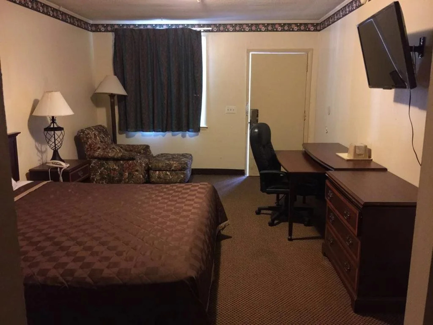 Deluxe Inn - Statesboro