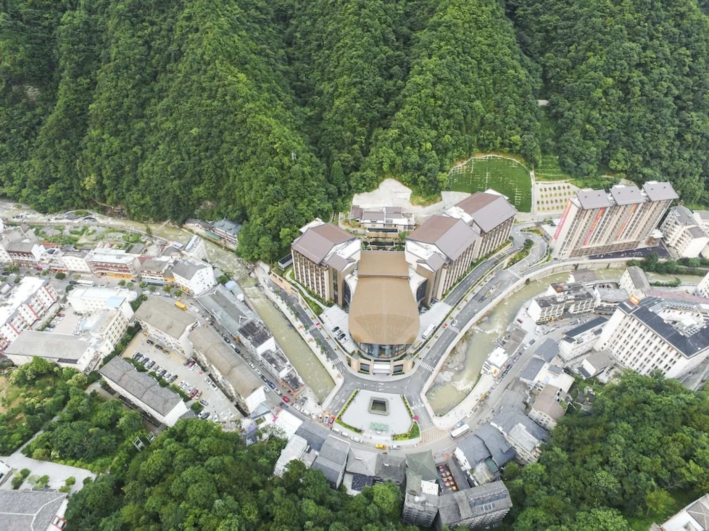 Kande Grand Land Hotel