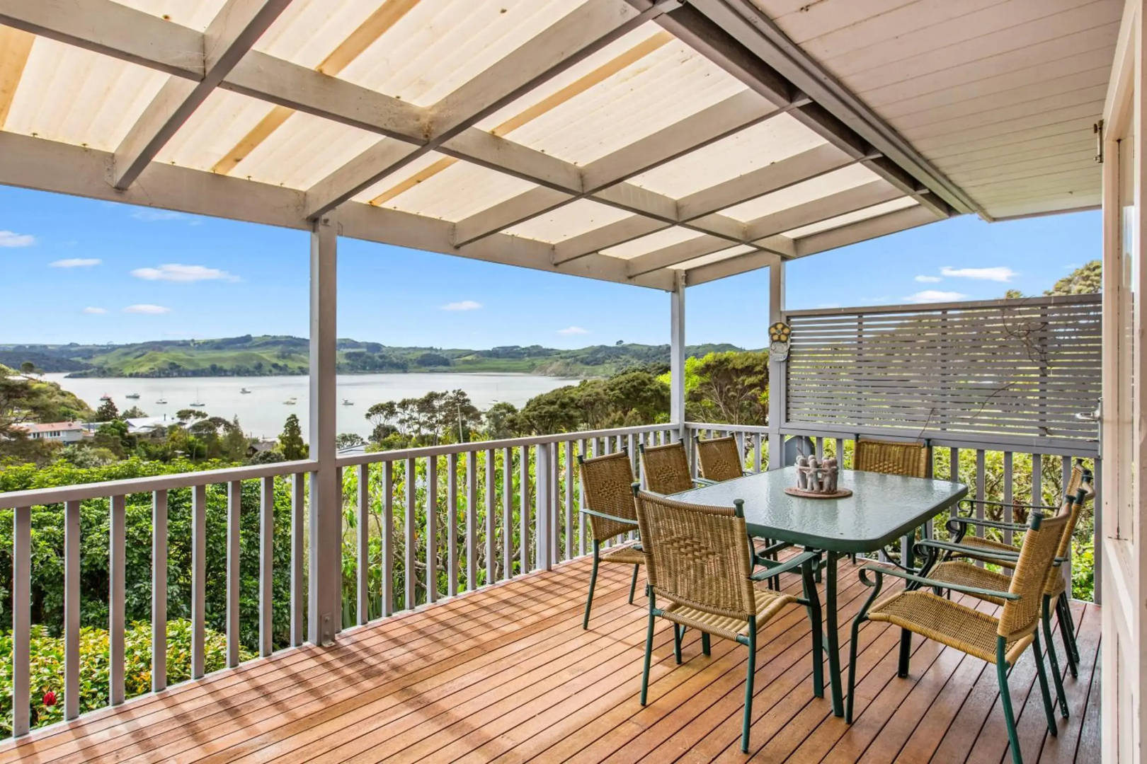 Bay Vista Views - Raglan Holiday Home