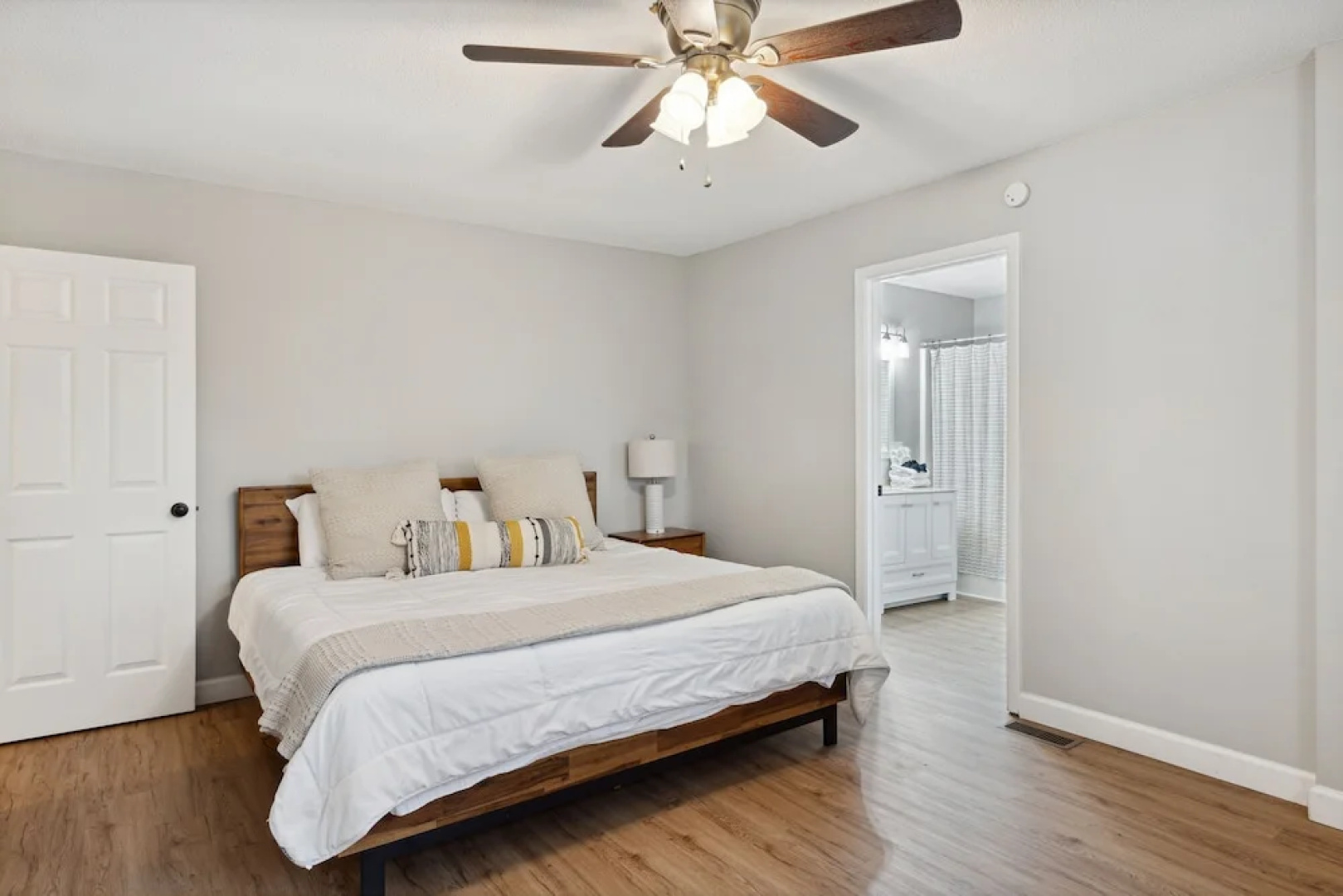 Bluff Mountain Bungalow 4 Bedroom Home by RedAwning