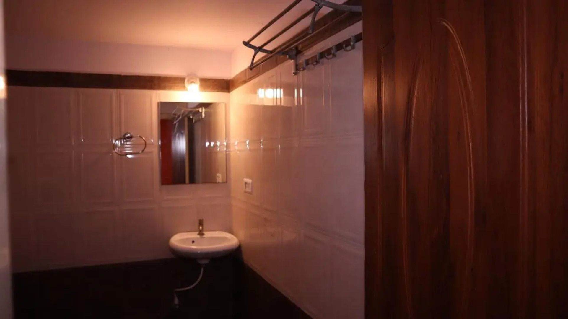 Smile Stay Bee Hive Grand