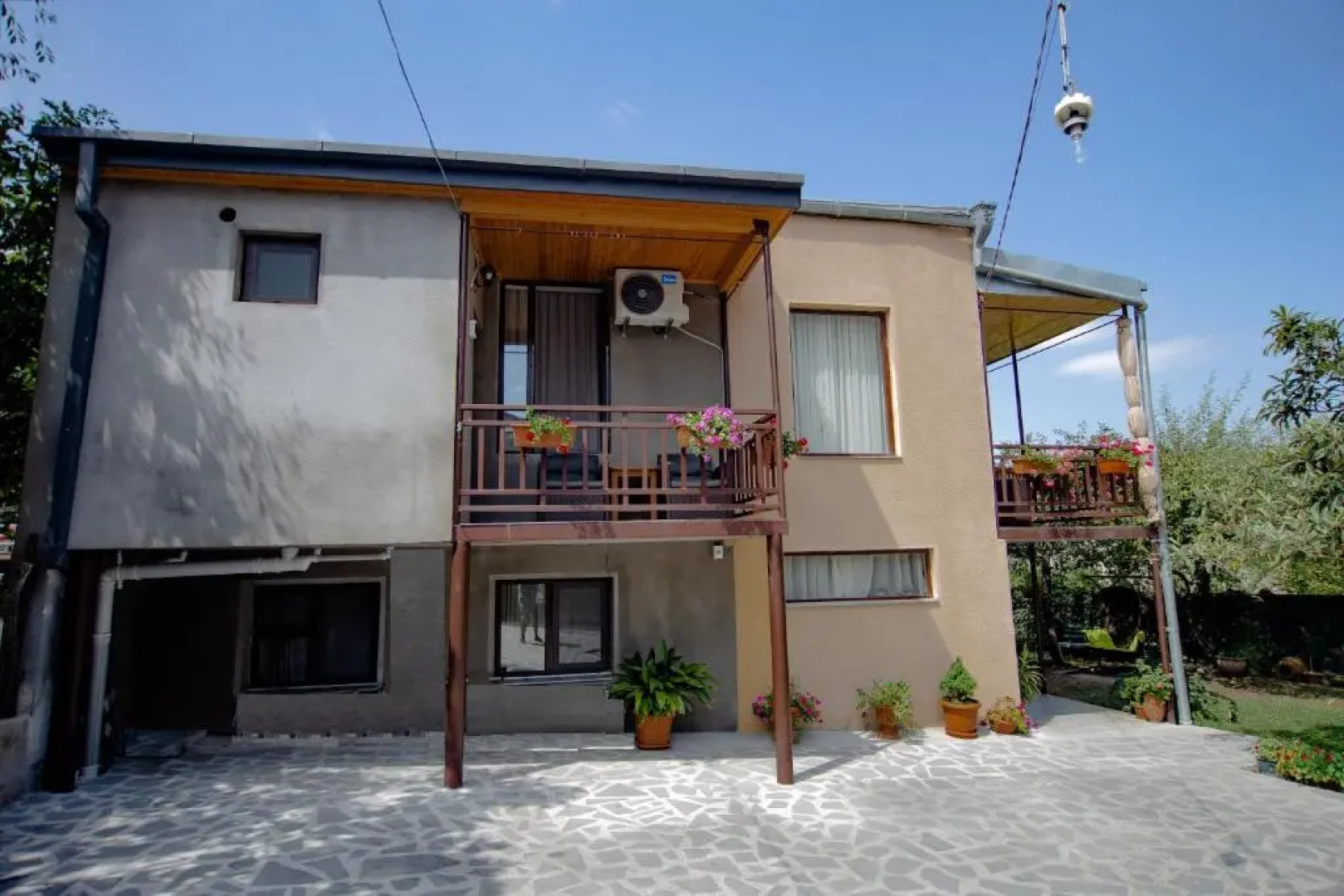 Tinikos Guest House